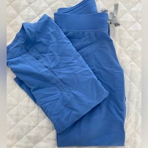 Figs Scrub Set in Ceil Blue// petite XXS pants// XXS top